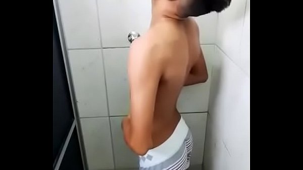 banho de cueca branca youtuber