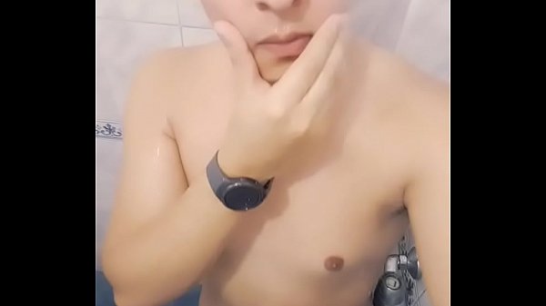Chibolos se pajea para mí. Hetero curioso.