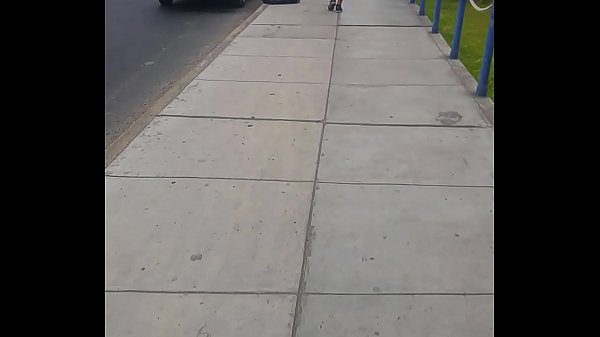 Nalgon por las calles de Chorrillos
