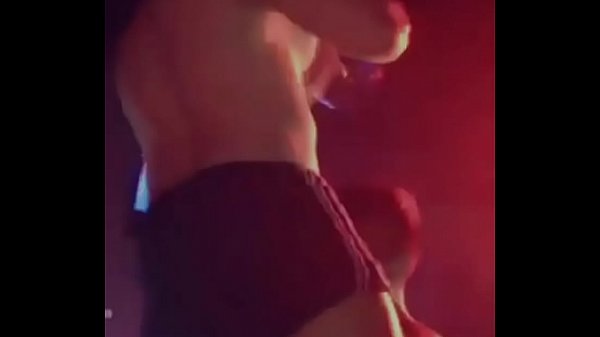 PERU VIDEO 40 – CHUPADA DE PINGA A STRIPPER EN DISCOTECA GAY PERU