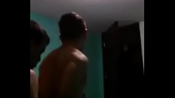 Vecino hetero me folla en la residencial