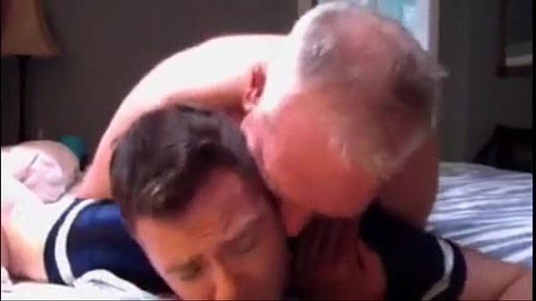 Boy gemando na vara bem gostoso