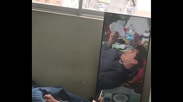 Hetero pajero espiado eyacula