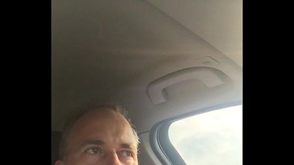 Maduro guapo se masturba en se carro