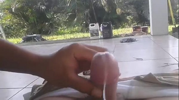 Priminho punhetando o primão