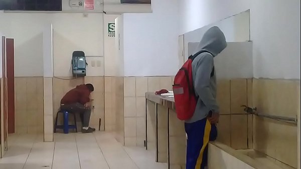 Rico chibolo con buzo con buena verga