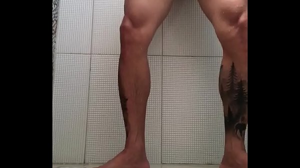 Tomando banho com gozada no final
