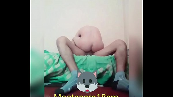 Chibolo recién llegado de la Selva me llevo a su cuarto para Violarlo y dejarle el Melocotón bien abierto con mi Verga