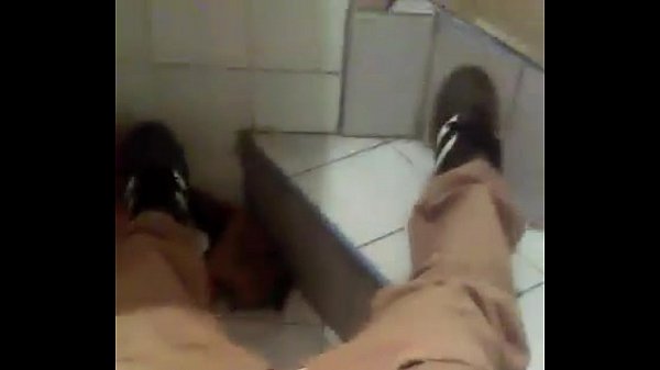 Chibolo arrecho pajeandose