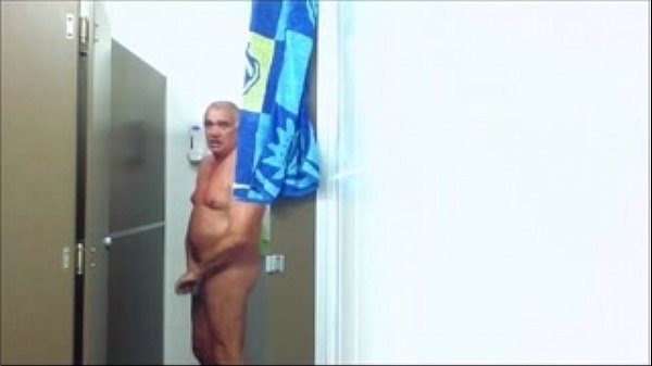 Macho madurão gostoso no banho