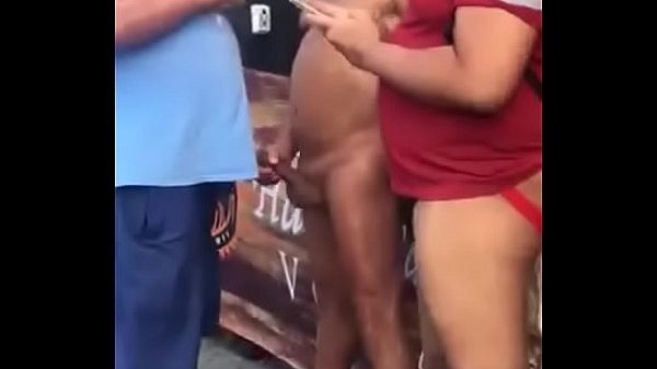 maduros se tocan en publico