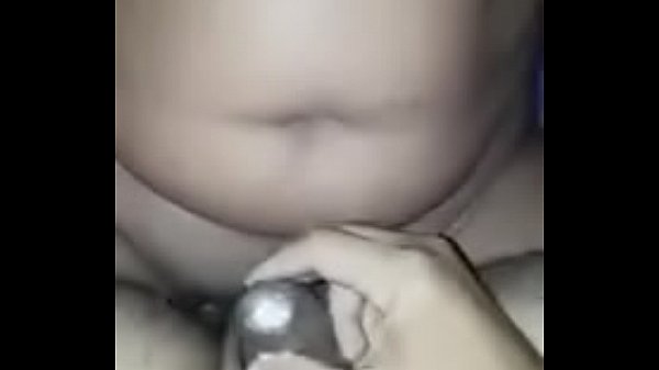 Travesti comendo casado que goza de tesão.