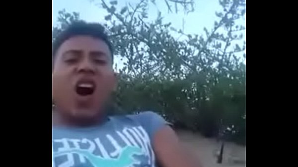 lindo peruanito le chuparia los huevos