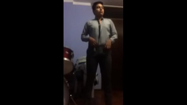 Joven estudiante de ingeniería civil de la UNT en Trujillo