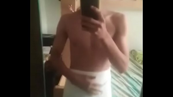 Mi amigo Alexis Laulate se masturbo para mi este chibolo