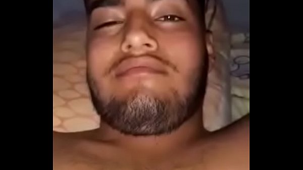 Mi amigo isay Vazques se masturba rico para mi este chibolo barbon
