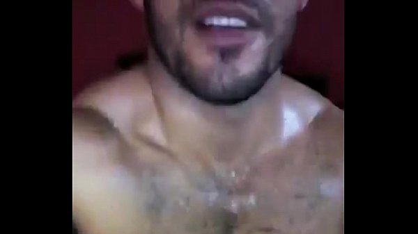 Macho activo cogiendo delicioso