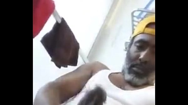 Macho madi]uro negão na punheta