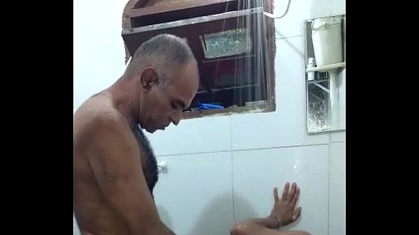 Tomando banho com o papai