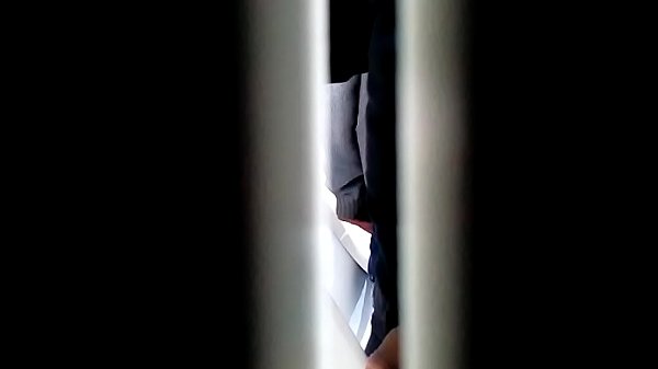 espiando en bathroon 2