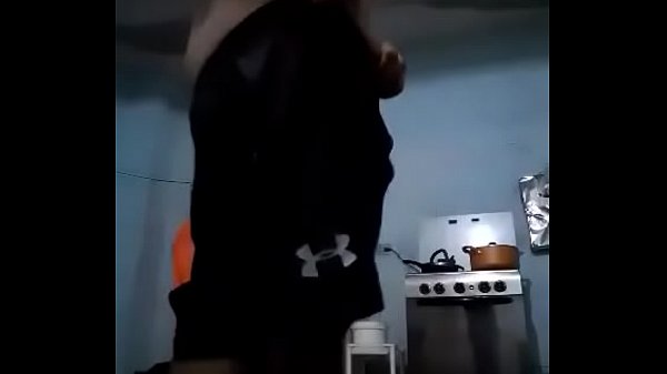 Cachaquito se abre el culo