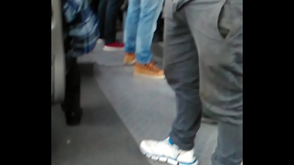 cholito del corredor con la bragueta abierta