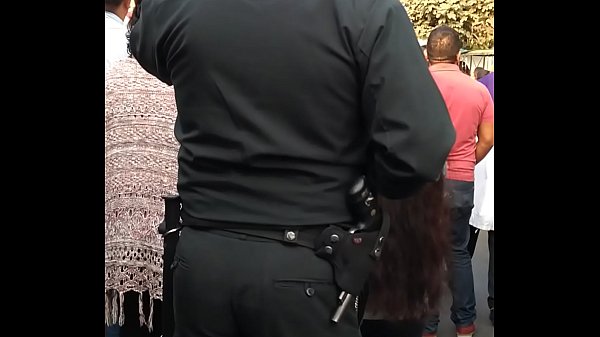 Culo de policia rico