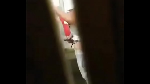espiado en baño