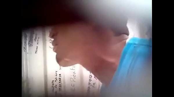 Me encanta cuando espio a los heteros en los baños mas si son morenos con una enorme verga