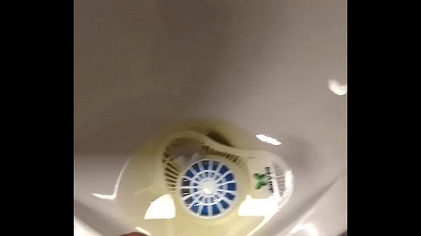 verga en baño de centro comercial de lima
