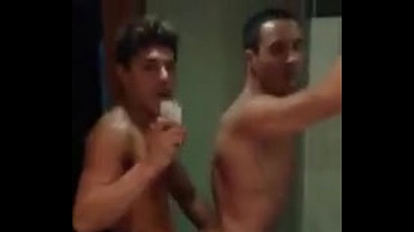 Novinho comendo o namorado maduro