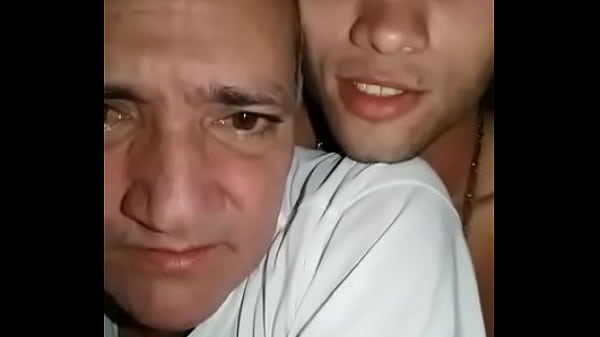 Moleque fodendo o coroa