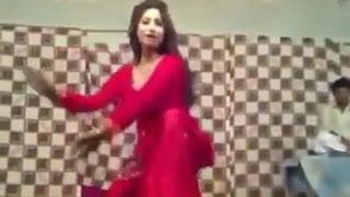 oops shalwar uter gai
