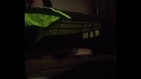 Pajero en la cabina de internet (1)